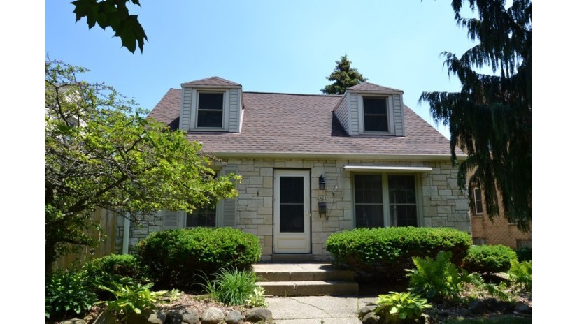 2422 S 59th St West Allis, WI 53219 by Shorewest Realtors $214,900