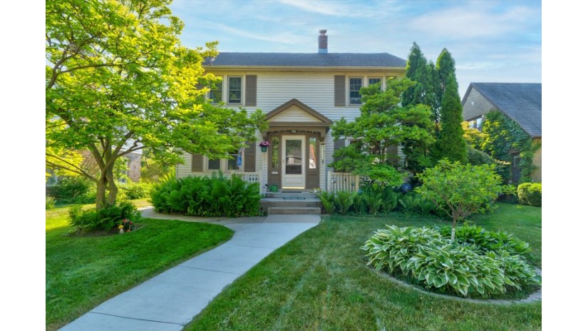4823 N Bartlett Ave Whitefish Bay, WI 53217 by Shorewest Realtors $475,000