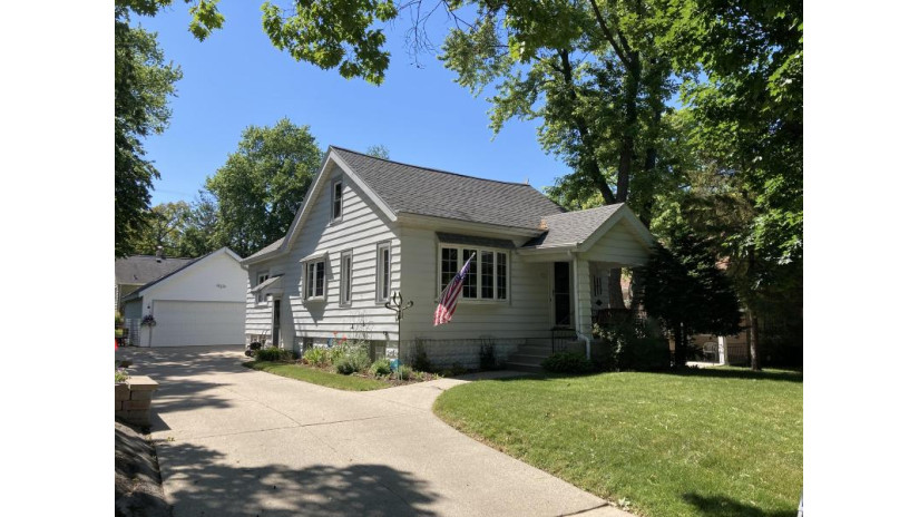 523 N 115th St Wauwatosa, WI 53226 by Coldwell Banker HomeSale Realty - New Berlin $245,000