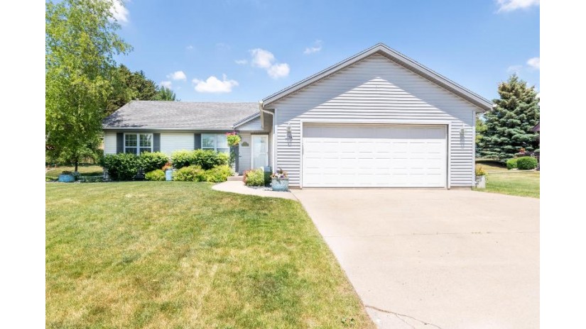 1104 Garfield Ln Hartford, WI 53027 by Coldwell Banker Realty $289,900