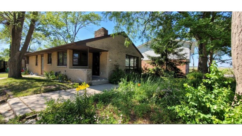 4757 N 100th St Wauwatosa, WI 53225 by Premier Real Estate Group, LLC $159,900