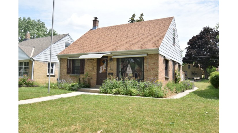 2912 N 85th St Milwaukee, WI 53222 by Shorewest Realtors $149,900