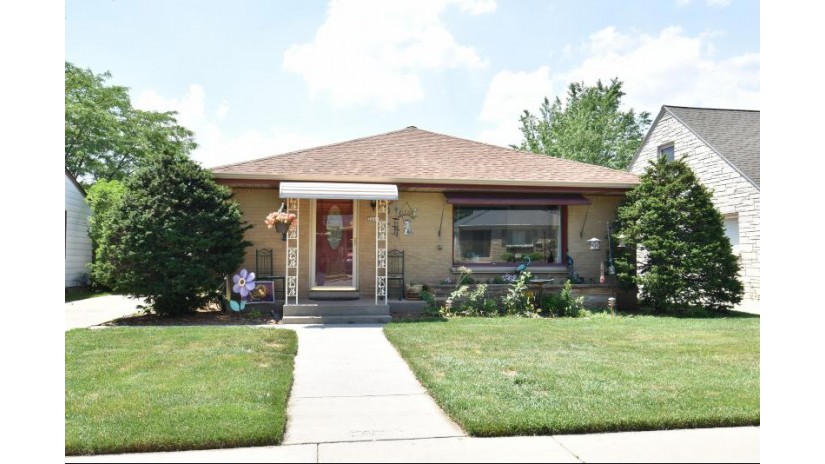 3211 N 94th St Milwaukee, WI 53222 by RE/MAX Realty Pros~Milwaukee $225,000