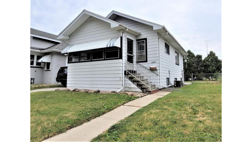 5316 32nd Ave Kenosha, WI 53144 by The Difference Real Estate, LLC $129,900