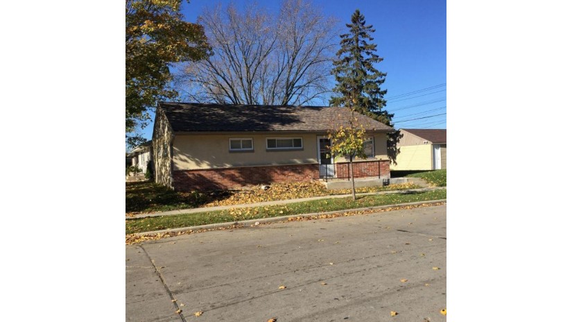 5605 N 95th St Milwaukee, WI 53225 by Golden Oaks Realty LLC $109,950
