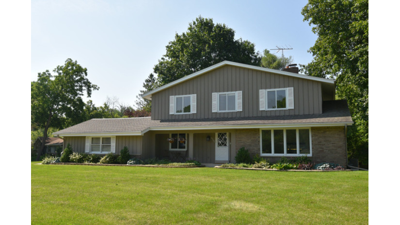 14705 Pomona Rd Brookfield, WI 53005 by Shorewest Realtors $489,900