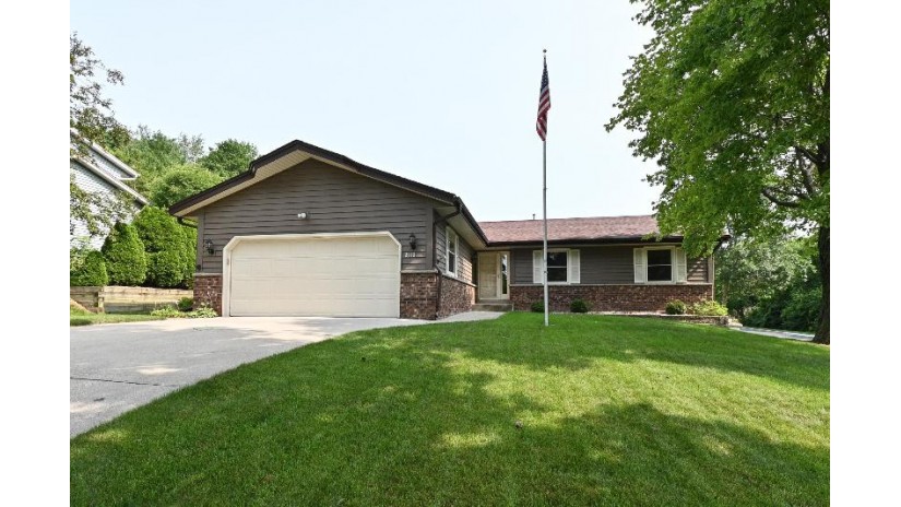 2102 Park View Ct Waukesha, WI 53188 by RE/MAX Realty Pros~Milwaukee $270,000