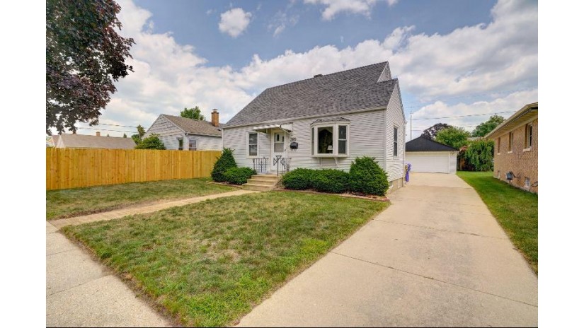 7807 20th Ave Kenosha, WI 53143 by RE/MAX ELITE $189,900