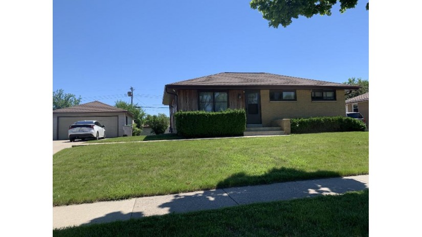 7901 W Mill Rd Milwaukee, WI 53218 by RE/MAX Realty Group $135,000