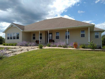 21524 Glider Ave, Adrian, WI 54660