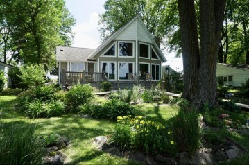 W11056 Howard Dr, Fox Lake, WI 53933-9775