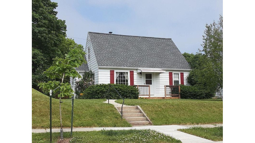 619 S Garfield Ave Port Washington, WI 53074 by Schowalter Real Estate, LLC $220,000