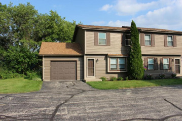 325 Genesee St, Wales, WI 53183-9403