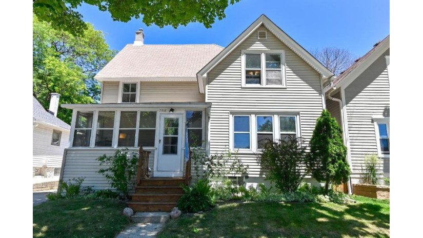 7318 St James St Wauwatosa, WI 53213 by Firefly Real Estate, LLC $250,000