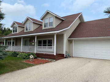 107 Wind Sail Ct, Random Lake, WI 53075-1670