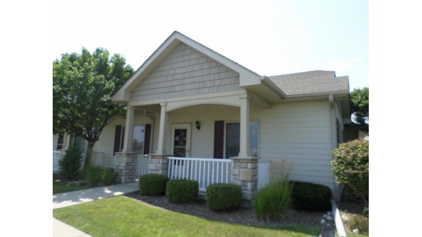 2930 21st St 10 Kenosha, WI 53140 by Bear Realty , Inc. Ken $229,900