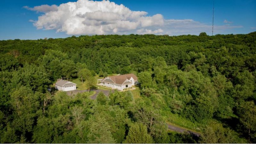 S4W32726 Government Hill Rd Delafield, WI 53018 by Lake Country Flat Fee $1,250,000