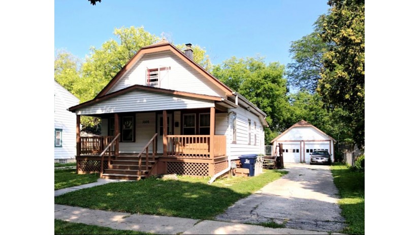 5826 N 41st St Milwaukee, WI 53209 by RE/MAX Service First $85,000