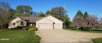 3570 N Sunnyside Rd, Lena, IL 61048