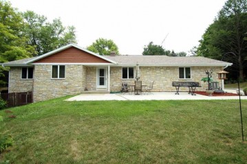 1437 S Emerald Grove Rd, Bradford, WI 53546-9700