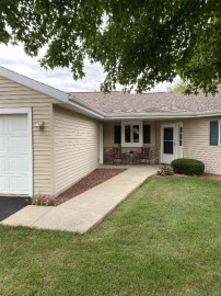 533 Meadowbrook Ct, Marshall, WI 53559