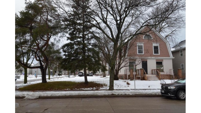 1907 N 28th St Milwaukee, WI 53208 by Hamilton & Associates Realtors $49,400