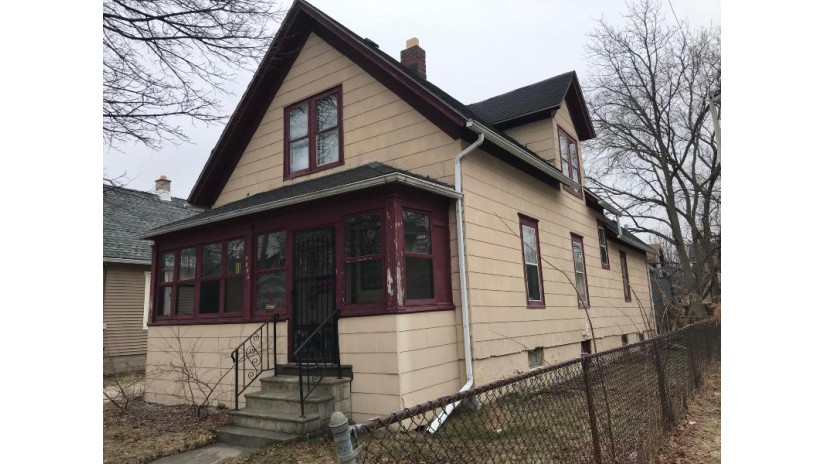 5806 20th Ave Kenosha, WI 53140 by Homestead Realty, Inc $45,000