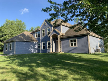 W1847 Pond Rd, Rubicon, WI 53078