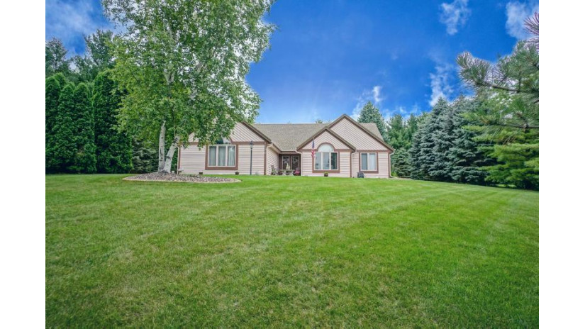 1250 Shelly Ln Hartland, WI 53029 by Lake Country Flat Fee $499,900