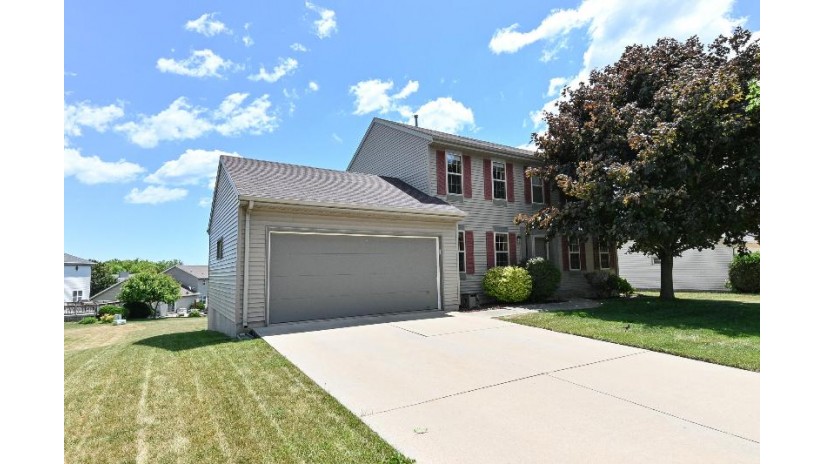 142 Martin Dr Port Washington, WI 53074 by Hillcrest Realty $349,900