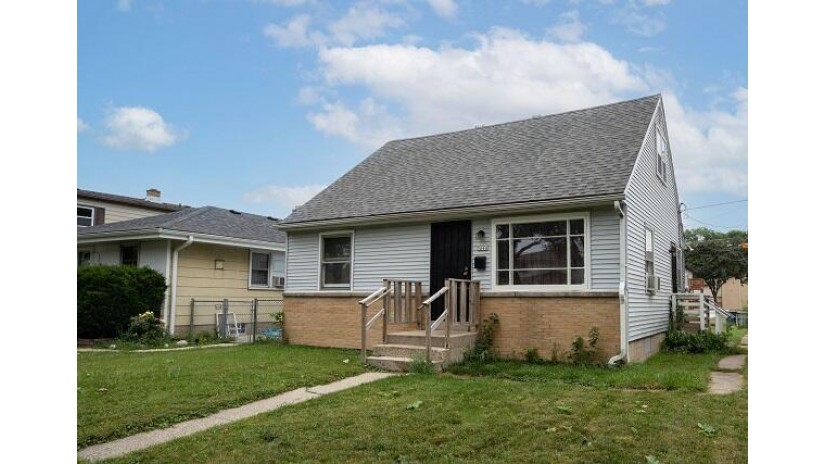 5646 N 96th St Milwaukee, WI 53225 by Midwest Executive Realty $129,900