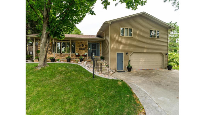 712 Hillcrest Ave La Crescent, MN 55947 by @properties La Crosse $309,900