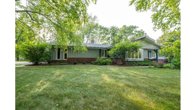 8570 Cullen Ln Cedarburg, WI 53012 by Exsell Real Estate Experts LLC $399,900