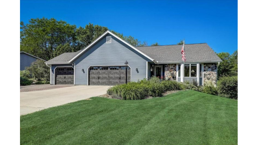 5071 Horizon Ct West Bend, WI 53095 by Hanson & Co. Real Estate $399,900