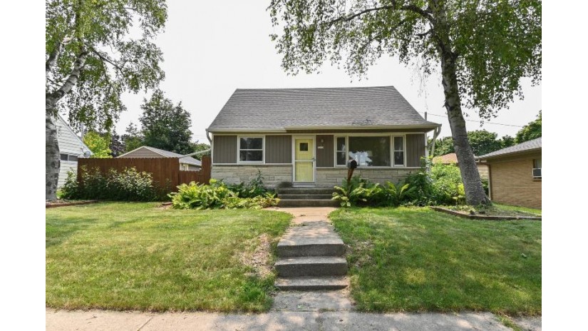 9345 W Melvina St Milwaukee, WI 53222 by Firefly Real Estate, LLC $149,900