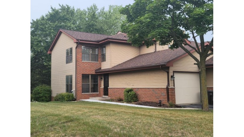 8231 S 88th St Franklin, WI 53132 by Hometowne Realty LLC $185,000