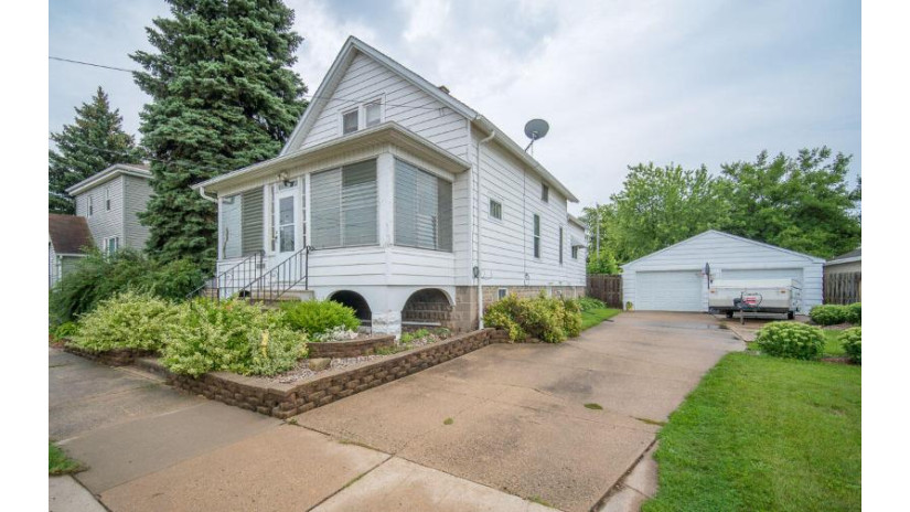 637 W 8th Ave Oshkosh, WI 54902 by Exsell Real Estate Experts LLC $134,900