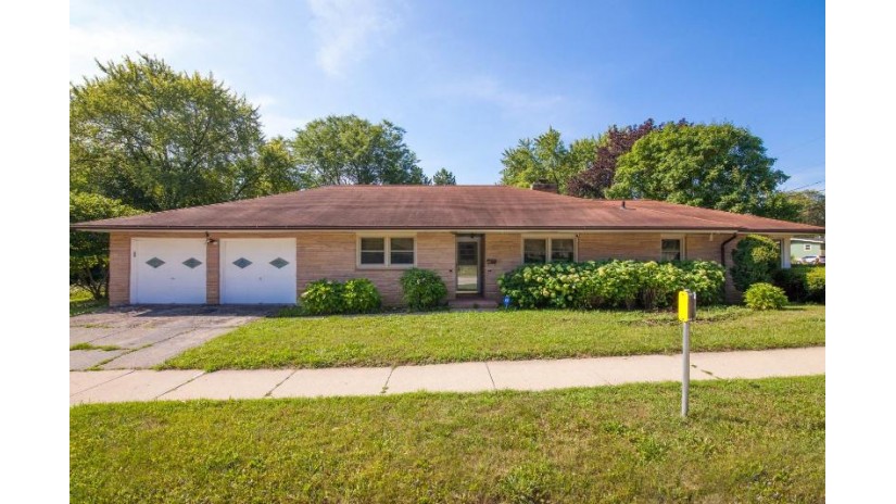 1601 Sunfield St Madison, WI 53704 by Coldwell Banker Elite $271,000