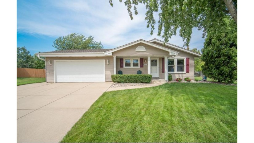 10735 S Maass Ct Oak Creek, WI 53154 by Exsell Real Estate Experts LLC $329,900