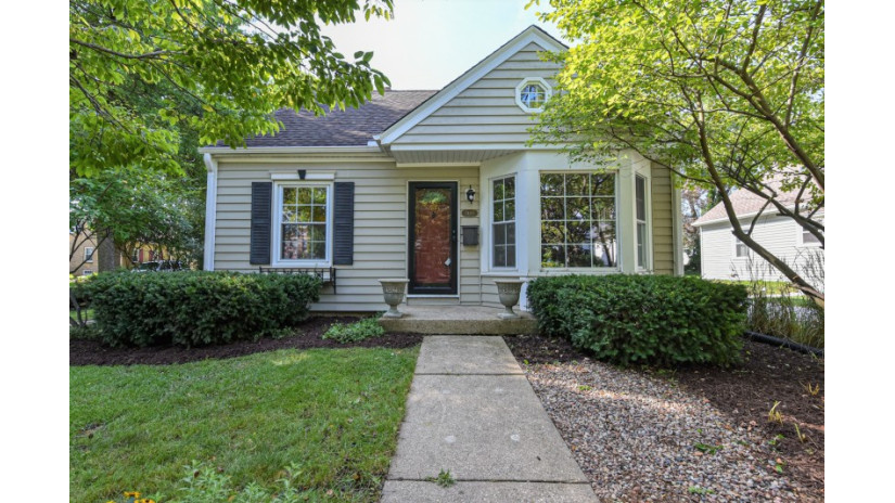 7405 Hennessey Ave Wauwatosa, WI 53213 by Shorewest Realtors $280,000