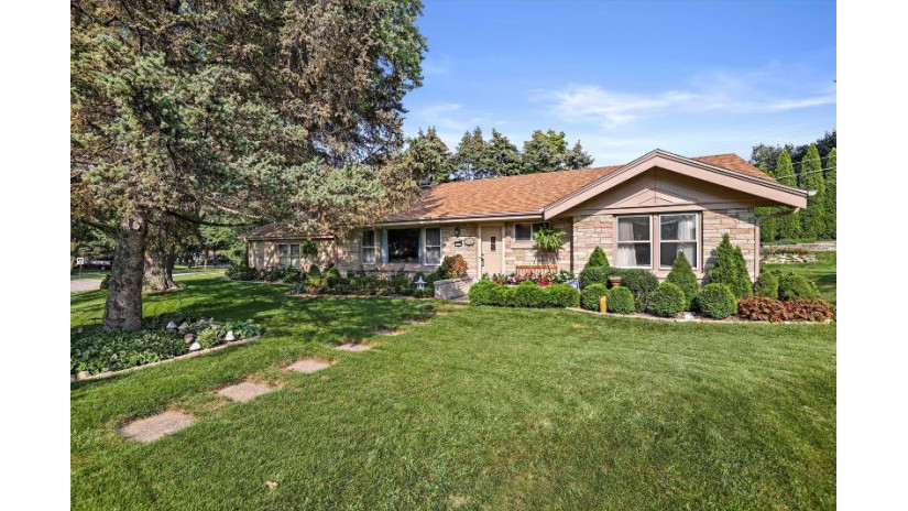 3254 N Knoll Blvd Wauwatosa, WI 53222 by Powers Realty Group $349,900