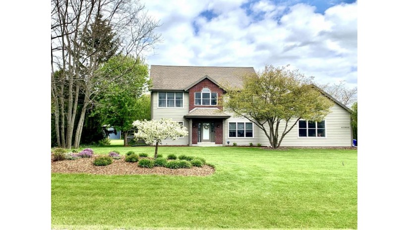 W279N5366 Hanover Hill Rd Lisbon, WI 53089 by Lake Country Flat Fee $684,900