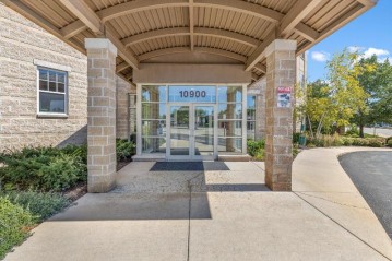 10900 W Bluemound Rd 208, Wauwatosa, WI 53226