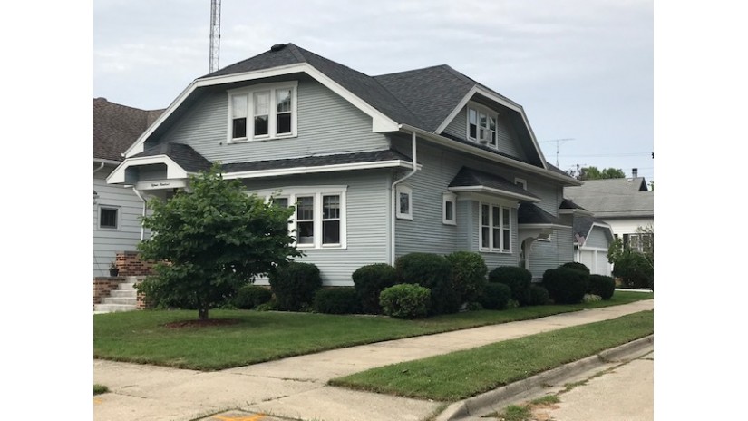 1500 Arthur Ave Racine, WI 53405 by Shorewest Realtors $172,900