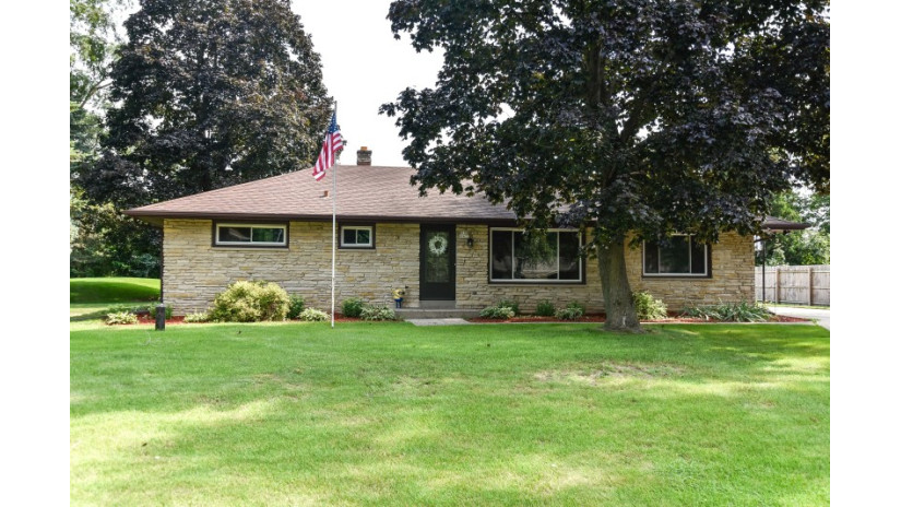 W198N9472 Wellington Dr Menomonee Falls, WI 53051 by Shorewest Realtors $329,900