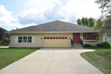 109 W Heilmann Dr, Saukville, WI 53080