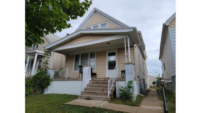 1924 S 23rd St Milwaukee, WI 53204 by Luna Listings $115,000