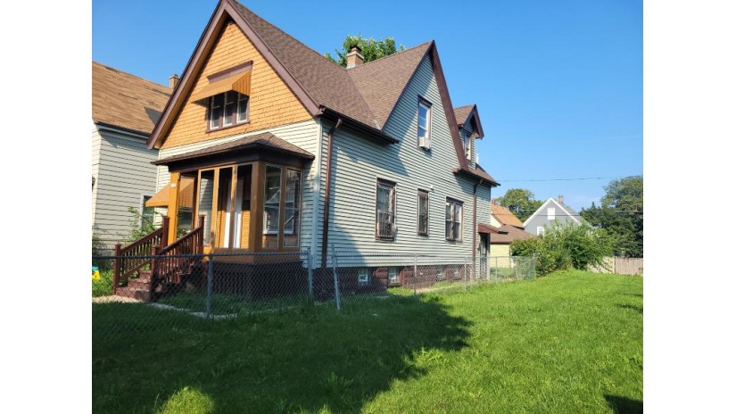 3204 N 14th St Milwaukee, WI 53206 by Homestead Realty, Inc $45,000