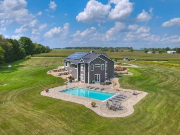 7096 Martinson Rd, Windsor, WI 53590