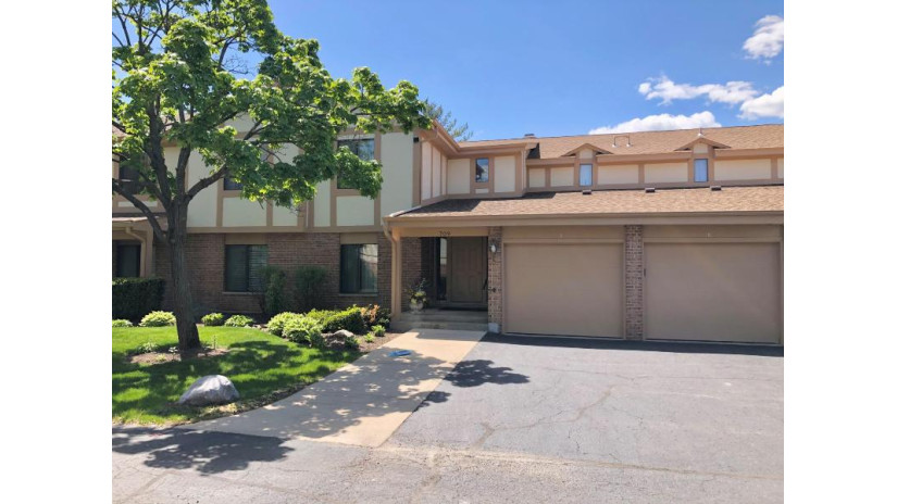 709 S Lake Shore Dr 4B Lake Geneva, WI 53147 by Keefe Real Estate, Inc. $279,900